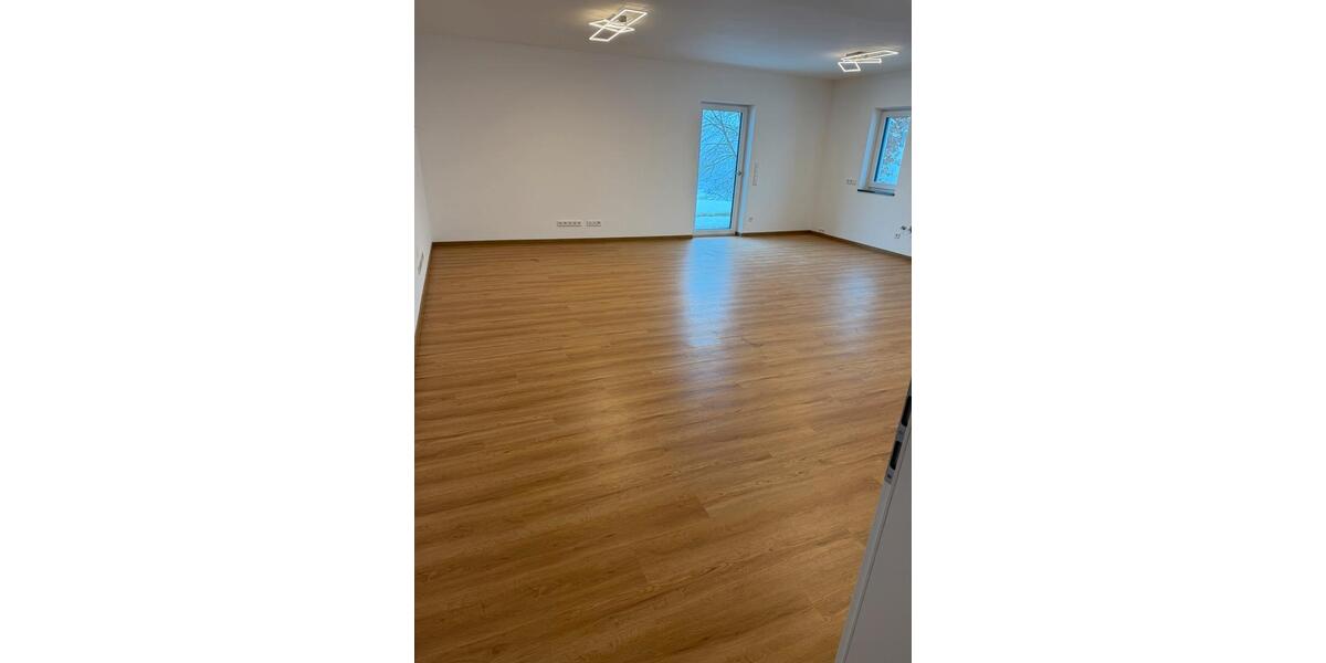 Erdgeschoßwohnung Tittling - 4 Zimmer, 88 m&sup2;, 950&euro; | Angebot:24830365