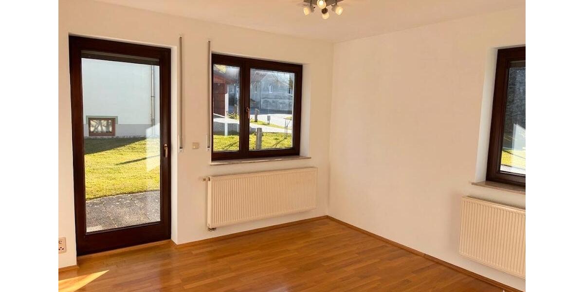 Erdgeschoßwohnung Schirgiswalde-Kirschau Kirschau - 2 Zimmer, 47 m&sup2;, 300&euro; | Angebot:26050462
