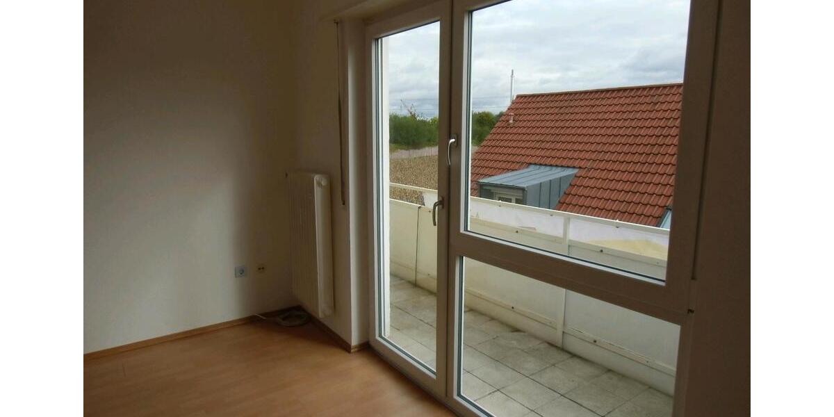 Dachgeschoßwohnung Stuttgart Neuwirtshaus - 3 Zimmer, 67 m&sup2;, 800&euro; | Angebot:26030738