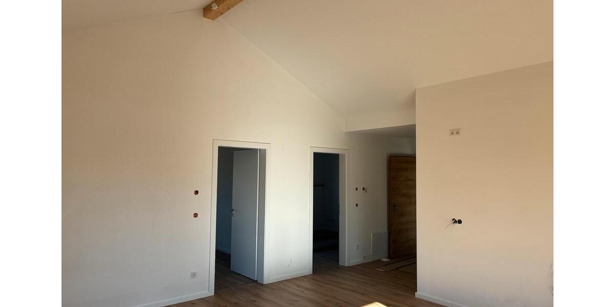 Dachgeschoßwohnung Uder - 3 Zimmer, 80 m&sup2;, 950&euro; | Angebot:25550364