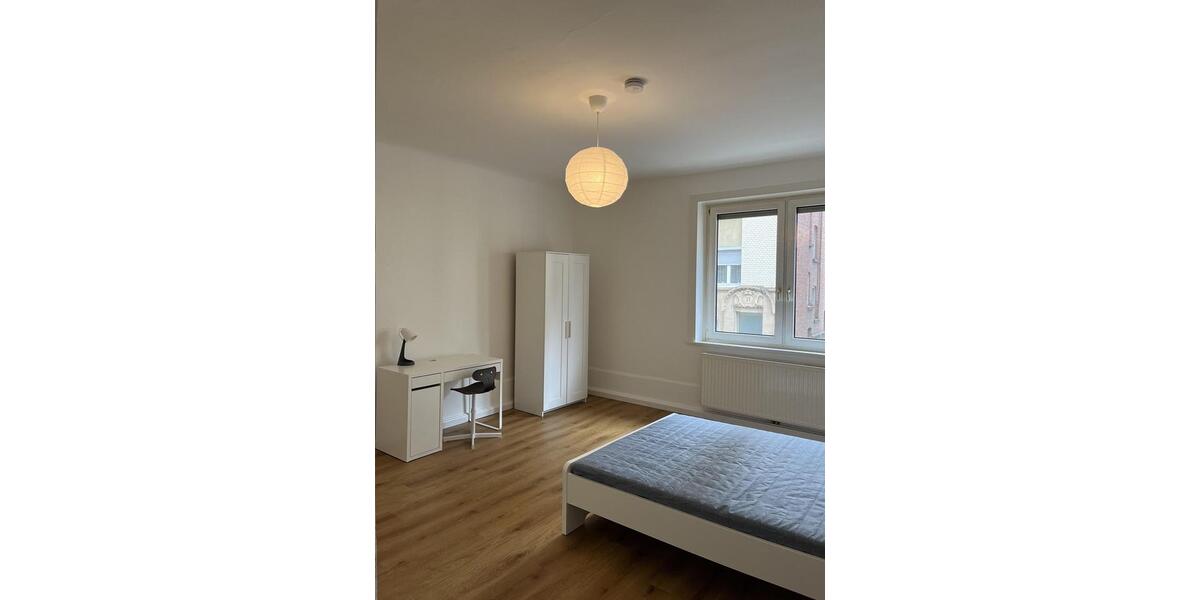 Großes Möbliertes WG Zimmer 1 zimmer