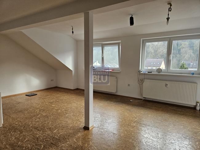 Dachgeschoßwohnung Weingarten (Baden) - 3 Zimmer, 69 m&sup2;, 700&euro; | Angebot:26070516