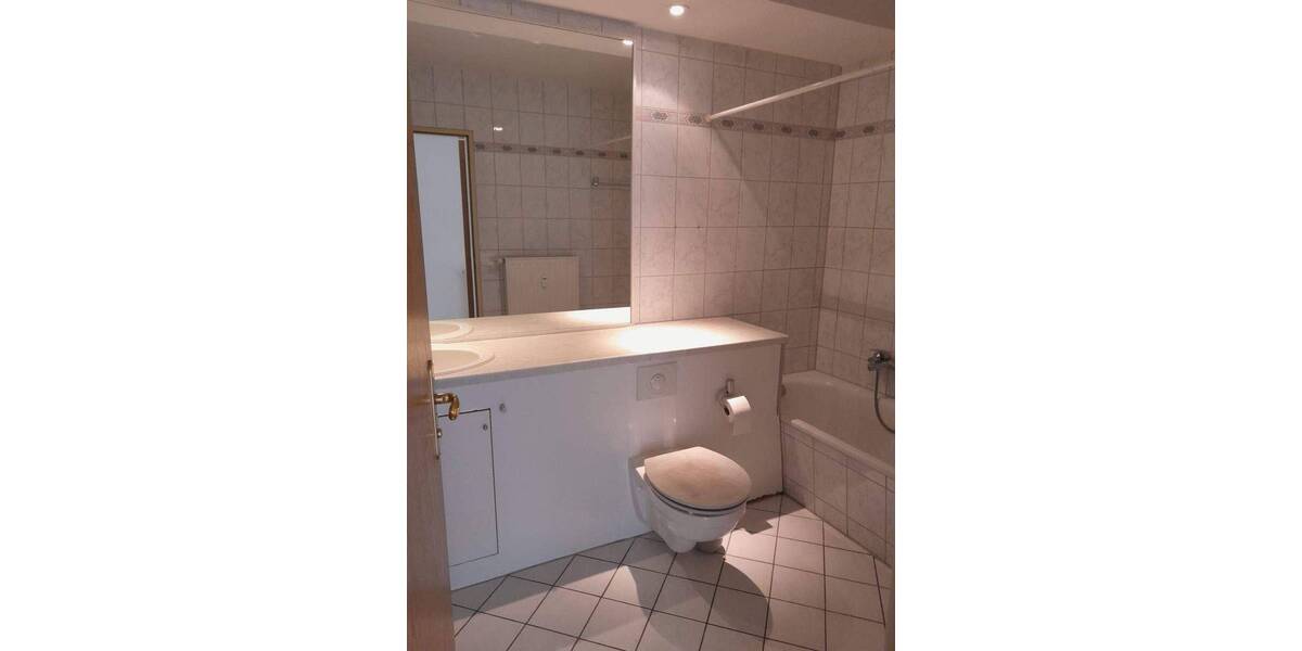 Etagenwohnung Plauen Stadtmitte - 1 Zimmer, 40 m&sup2;, 250&euro; | Angebot:26787036