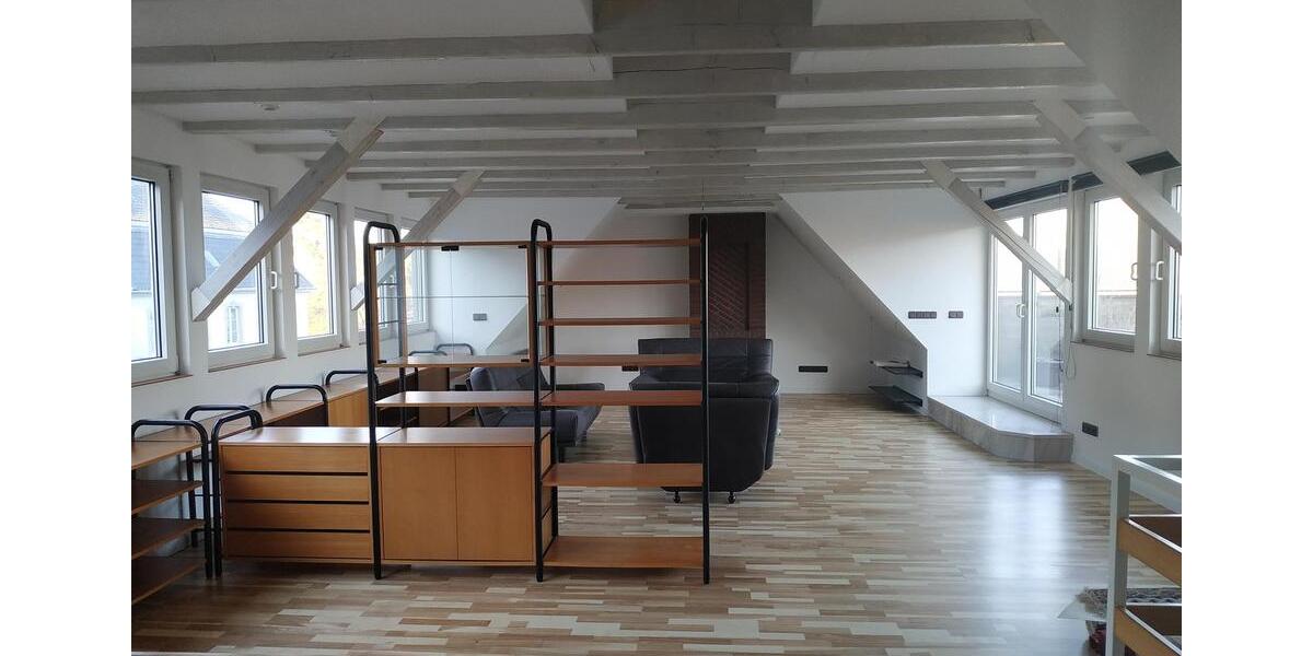 Hochwertiges PENTHOUSE mit 40 qm Süd-Dach-Terrasse, Einbau-Küche und -Schänken, Parkett 2.5 zimmer