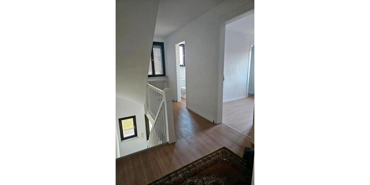 Etagenwohnung Ammerbuch - 5 Zimmer, 180 m&sup2;, 1.800&euro; | Angebot:26032202