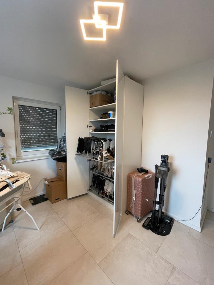 Helle, ruhige Neubau 3-Zi-Whg mit EBK, Stellplätzen in WBB zimmer