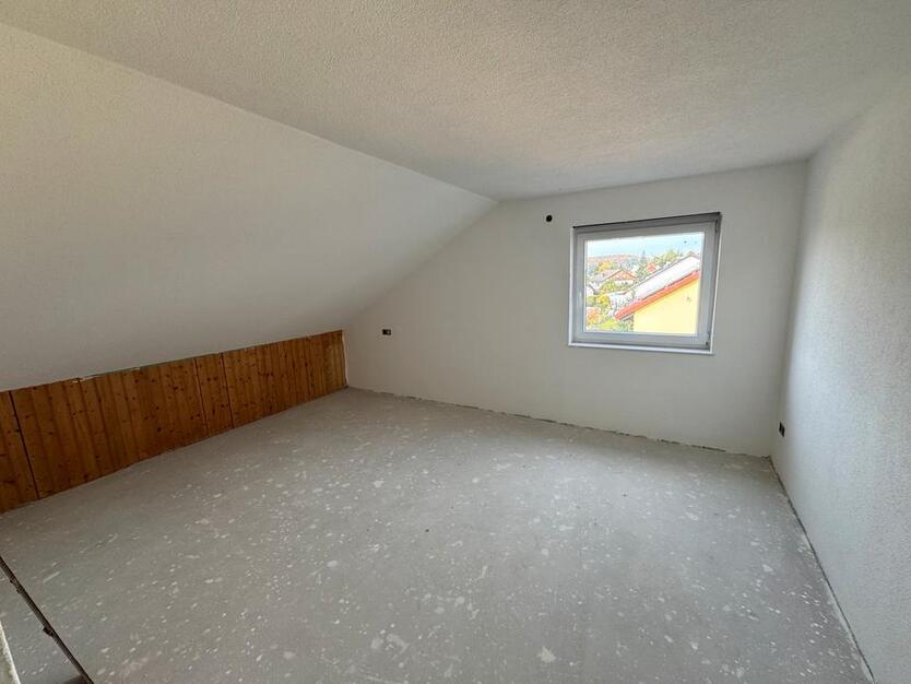 Kernsanierte 4-Zimmer-Dachgeschosswohnung. zimmer