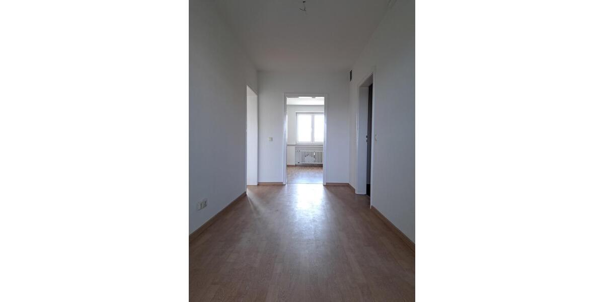 ***Große 2-Raum-Wohnung... renoviert und bezugsfertig mit Laminat und Balkon*** 2 zimmer