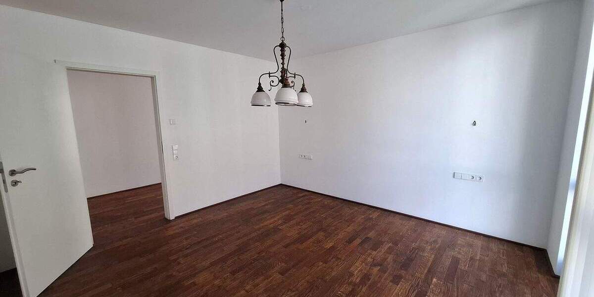 Etagenwohnung Ulm Mitte - 1 Zimmer, 110 m&sup2;, 1.280&euro; | Angebot:25916075