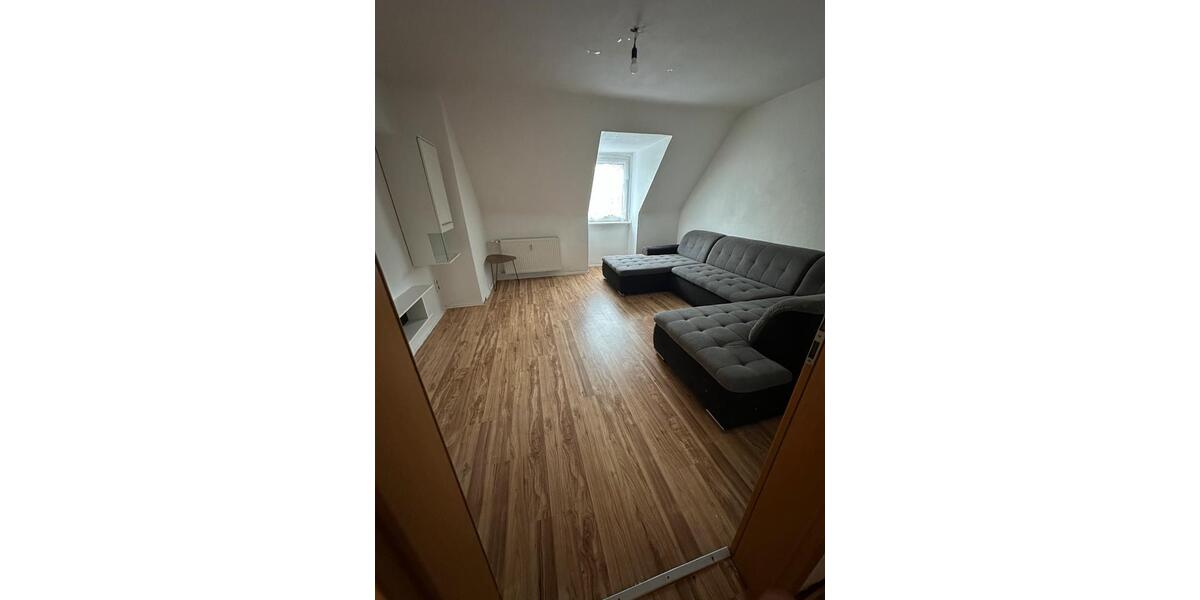 Dachgeschoßwohnung Essen Stadtbezirk V - 2.5 Zimmer, 56 m&sup2;, 400&euro; | Angebot:26636713