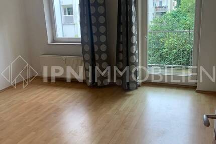 RESERVIERT!!! Wohnung mit 2 Zimmern, Balkon und EBK in der KTV