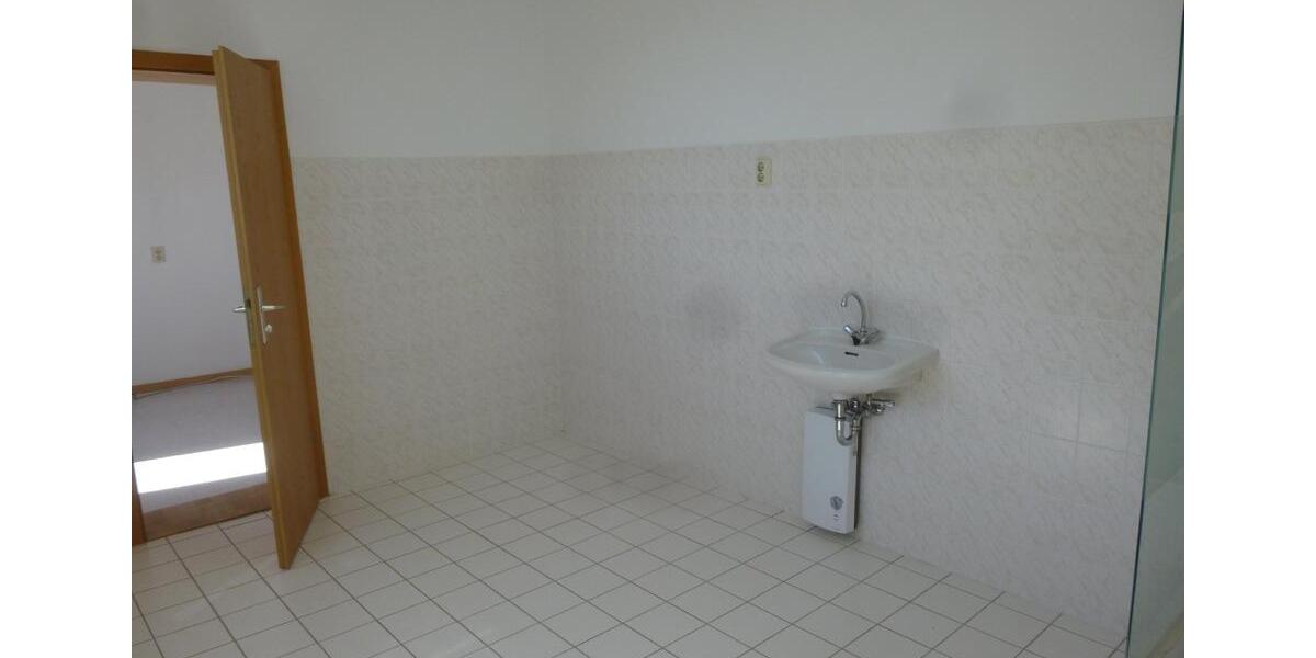 Dachgeschoßwohnung Teuchern - 2.5 Zimmer, 64 m&sup2;, 288&euro; | Angebot:24344621