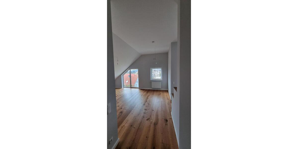 Dachgeschoßwohnung Schlüchtern - 3 Zimmer, 86 m&sup2;, 1.210&euro; | Angebot:24685586