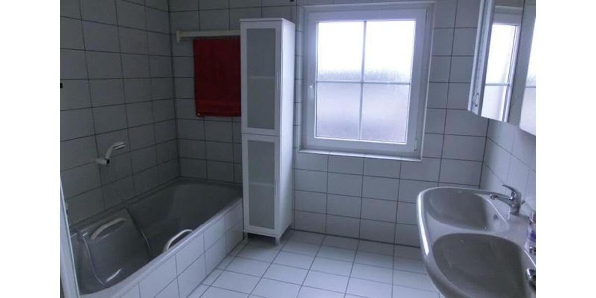 Dachgeschoßwohnung Wiehl - 3 Zimmer, 107 m&sup2;, 920&euro; | Angebot:25838937