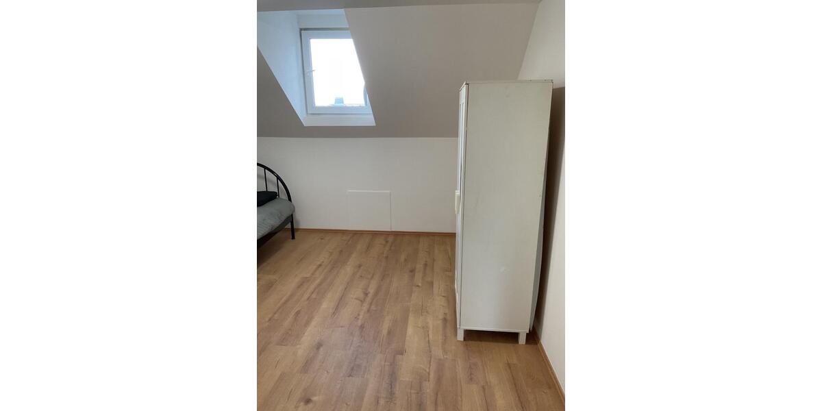 Dachgeschoßwohnung Aachen Aachen-Mitte - 3 Zimmer, 12 m&sup2;, 500&euro; | Angebot:26449037