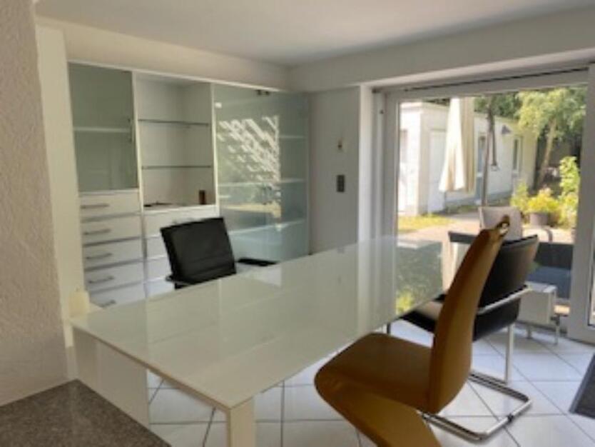 Schönes helles Büro in Köln Riehl ab 102025 zu vermieten