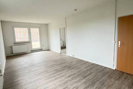 Wohnung Zwickau Pölbitz - 3 Zimmer, 70 m&sup2;, 425&euro; | Angebot:26834756