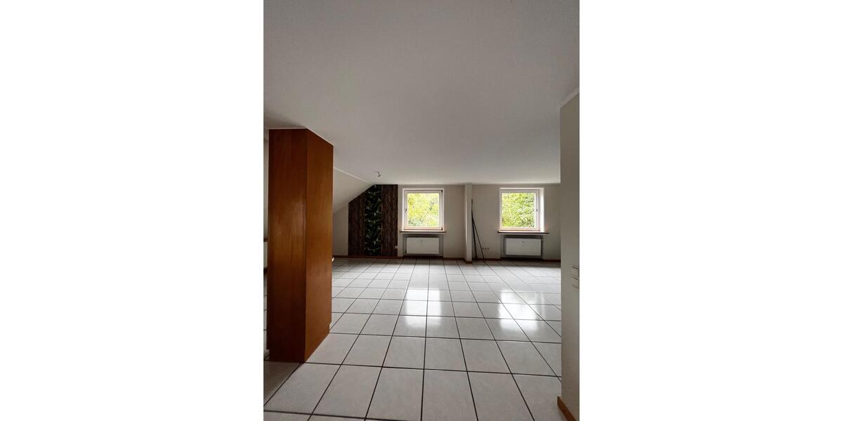 Dachgeschoßwohnung Rinteln - 3 Zimmer, 90 m&sup2;, 750&euro; | Angebot:26368155