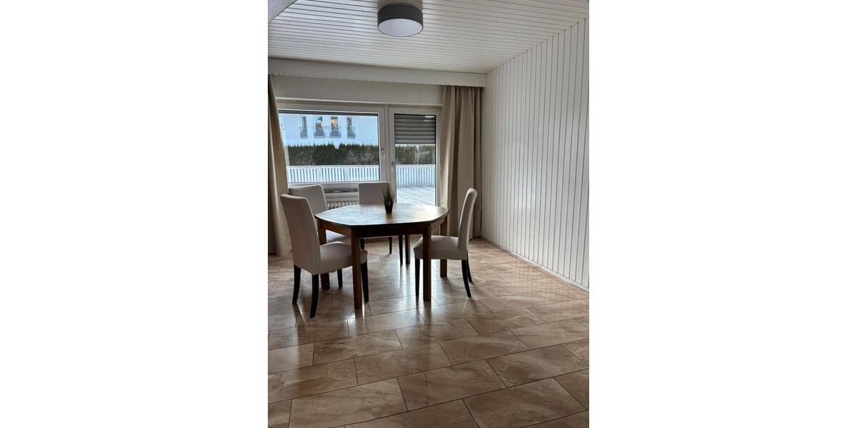 Wohnen auf Zeit Gladenbach - 7 Zimmer, 250 m&sup2;, 26&euro; | Angebot:26301746
