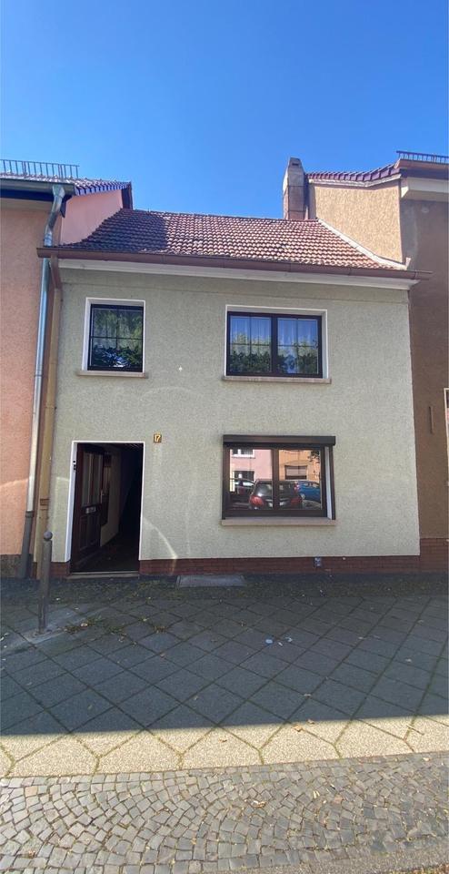 4-Zimmer-Haus zu vermieten, möbliert und mit Garten