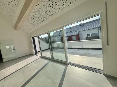 LUXURIÖSE, MODERNE RAUMAUFTEILUNG