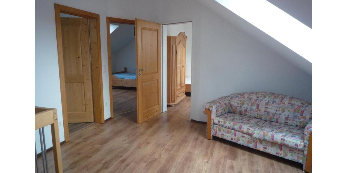 Etagenwohnung Adlkofen - 4 Zimmer, 65 m&sup2;, 300&euro; | Angebot:26120696