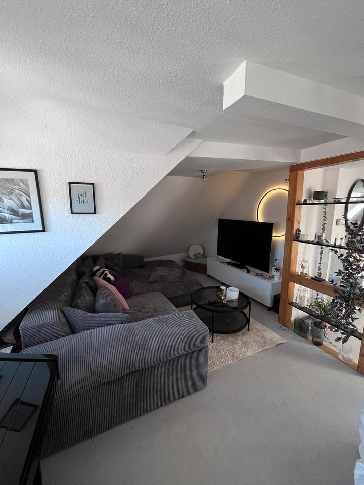 Gemütliche 2 Zimmer DG Wohnung, ab sofort verfügbar