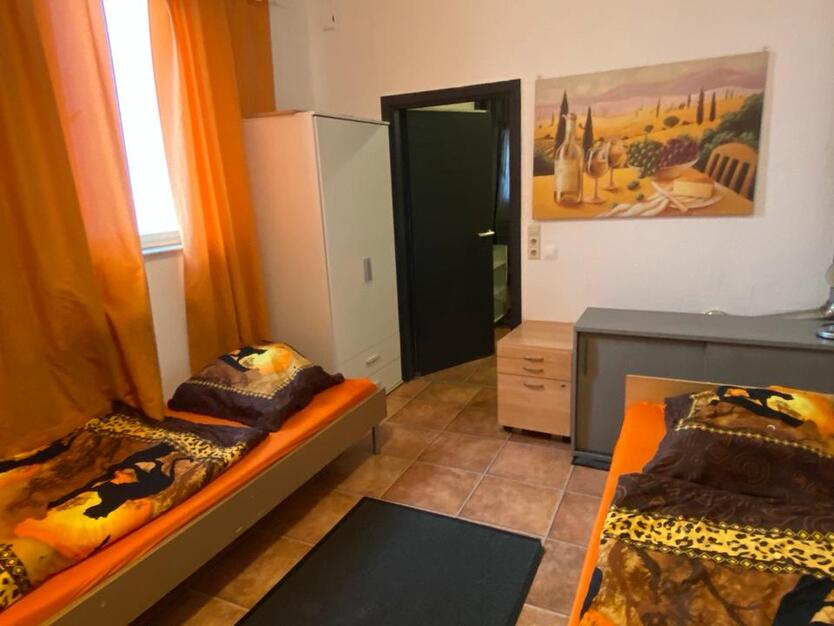 Preiswerte Monteurwohnung Monteurzimmer in Stuttgart-Feuerbach zimmer