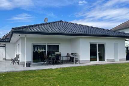 Haus Melsungen - 3 Zimmer, 183 m&sup2;, 2.400&euro; | Angebot:26882424