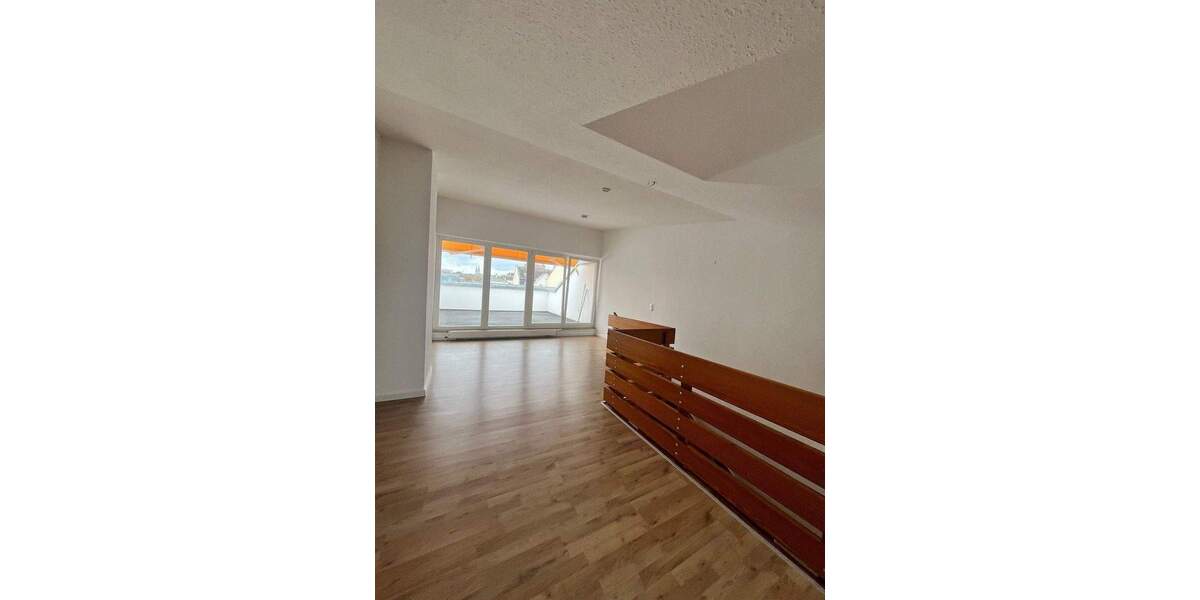 Etagenwohnung Wiesbaden Mitte - 2 Zimmer, 100 m&sup2;, 1.200&euro; | Angebot:24694226