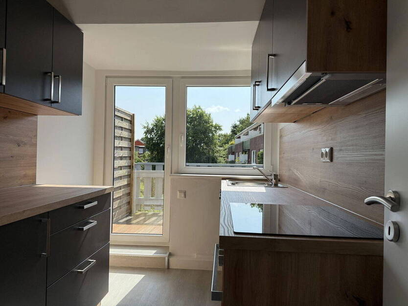 Erstbezug nach Modernisierung: 3-Zimmer-Wohnung in Elmshorn - Balkon, Einbauküche, sofort frei!