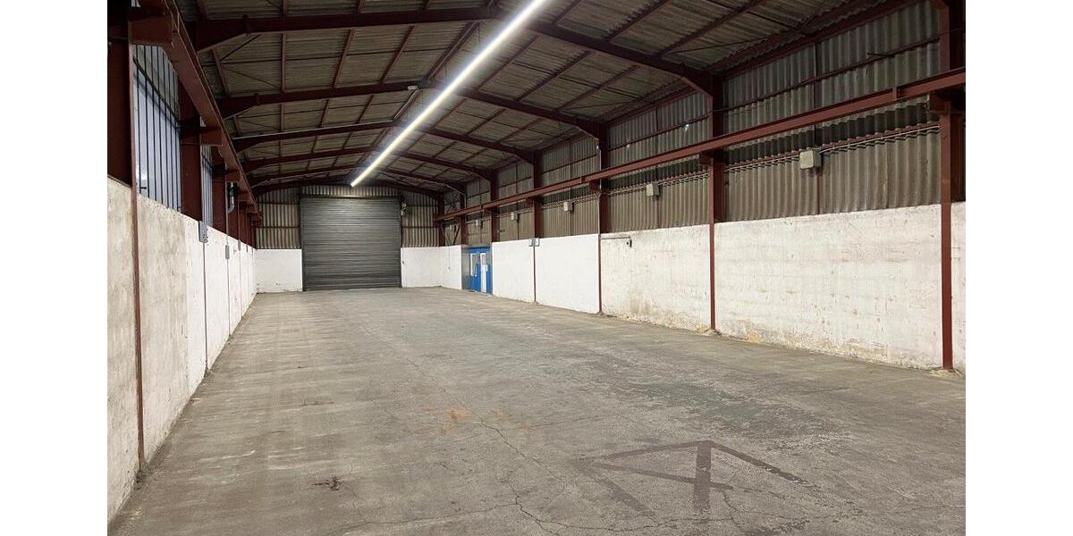 Attraktive Gewerbehalle mit Büroflächen in zentraler Lage zu vermieten zimmer