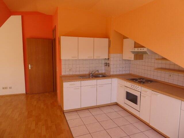 Röpke + Partner Immobilien: Attraktives Dachgeschoss in Niefern-Öschelbronn
