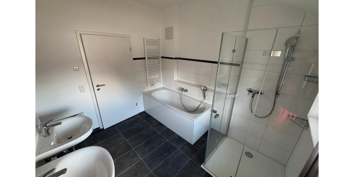 Dachgeschoßwohnung Kirchheim bei München - 3 Zimmer, 93 m&sup2;, 1.990&euro; | Angebot:24762321