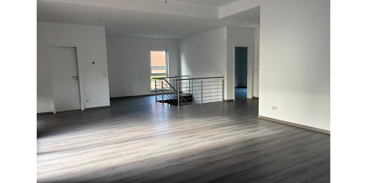 Terrassenwohnung Laatzen - 3 Zimmer, 120 m&sup2;, 1.700&euro; | Angebot:26125207