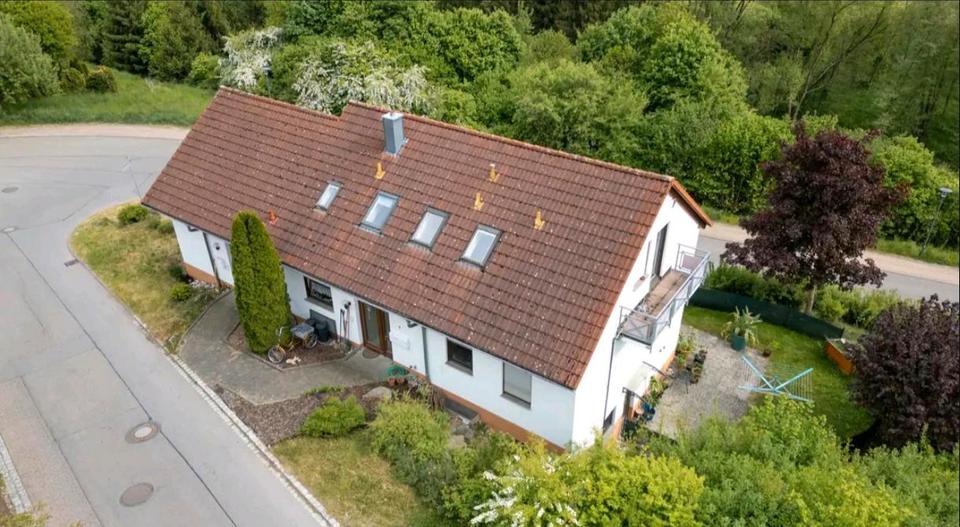 Dachgeschoßwohnung Niedereschach - 3.5 Zimmer, 90 m&sup2;, 900&euro; | Angebot:24730141