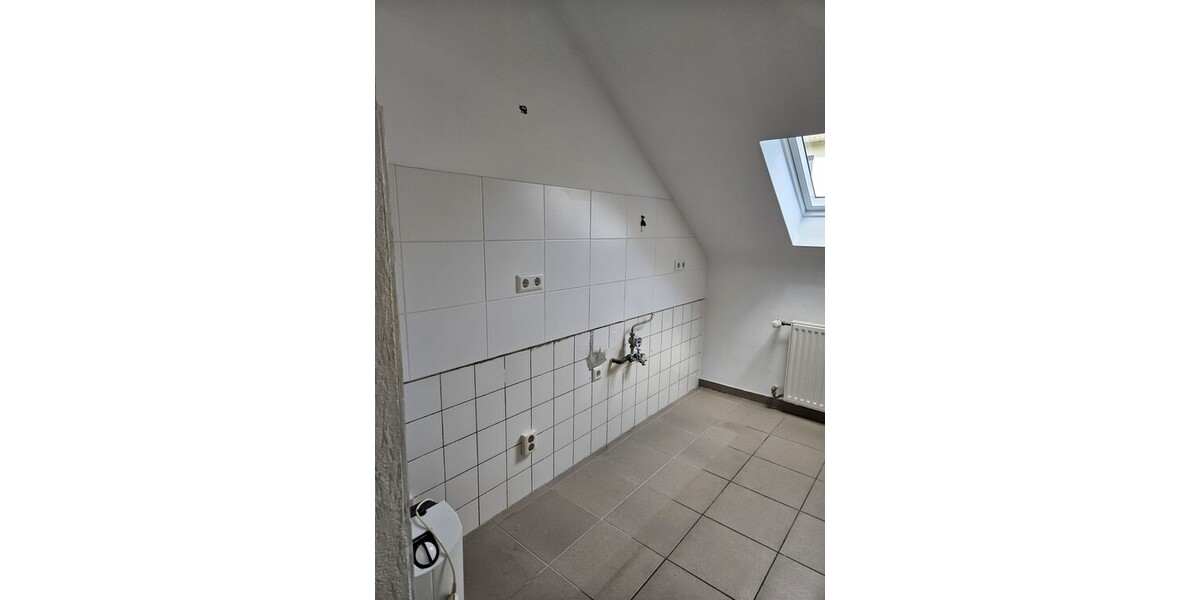 Moderne Dachgeschosswohnung in ruhiger Lage 4 zimmer