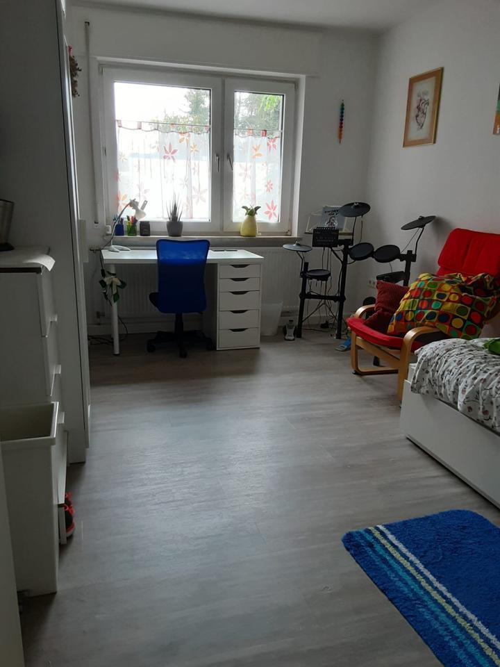 WG-Zimmer 562 €. Sauber, ruhig. Sehr gute Lage. Frauen WG