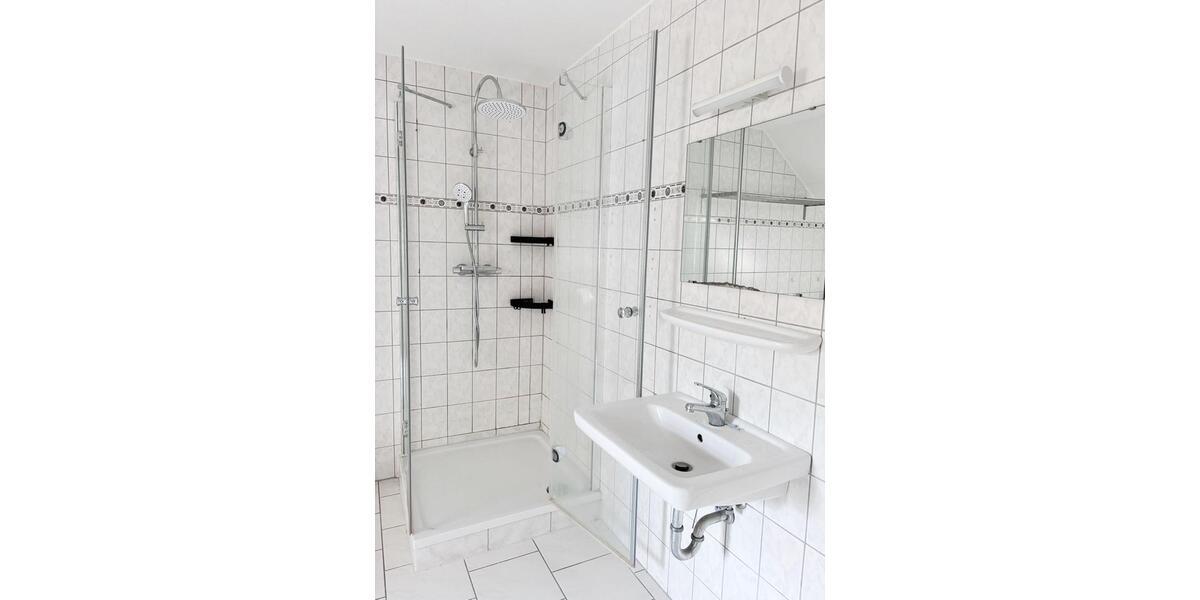 Dachgeschoßwohnung Meerane - 4 Zimmer, 127 m&sup2;, 730&euro; | Angebot:26293189