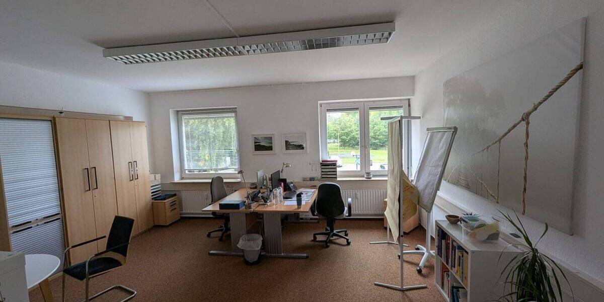 Gewerbeobjekt Schwarzenbek - 1 Zimmer, 305 m&sup2;, 2.595&euro; | Angebot:22666483