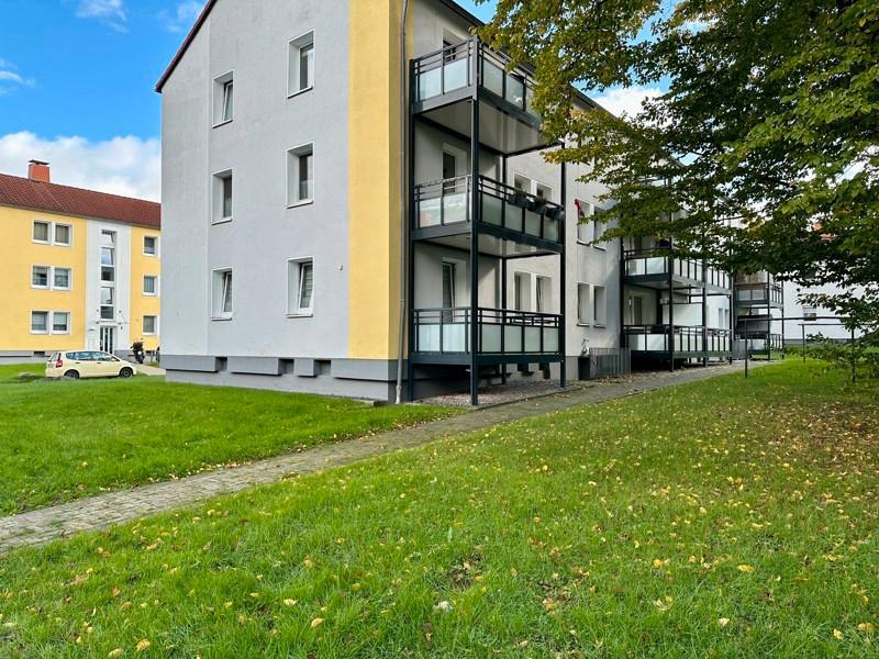 Hier lässt es sich leben! Top-renovierte 3- Zimmer-Wohnung mit Blick ins Grüne!