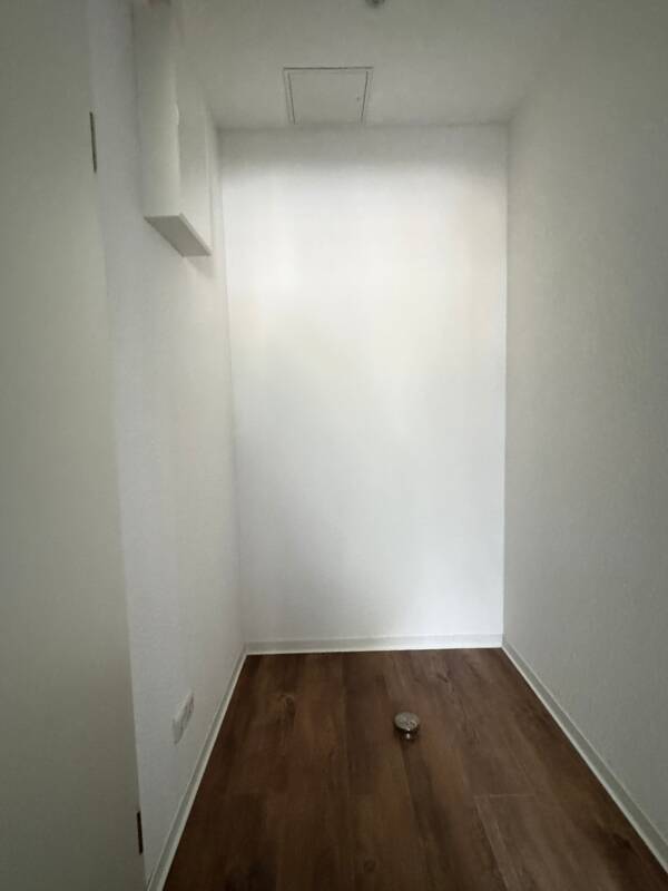 Sanierte Wohnung mit Blick in den Hinterhof - unweit des Hafens