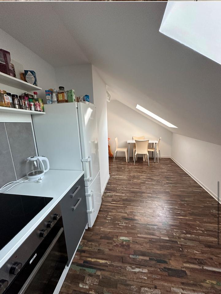 MT an CS zum 1.9.25 2 Zimmer Wohnung im Dachgeschoss in ruhiger Maintal Lage