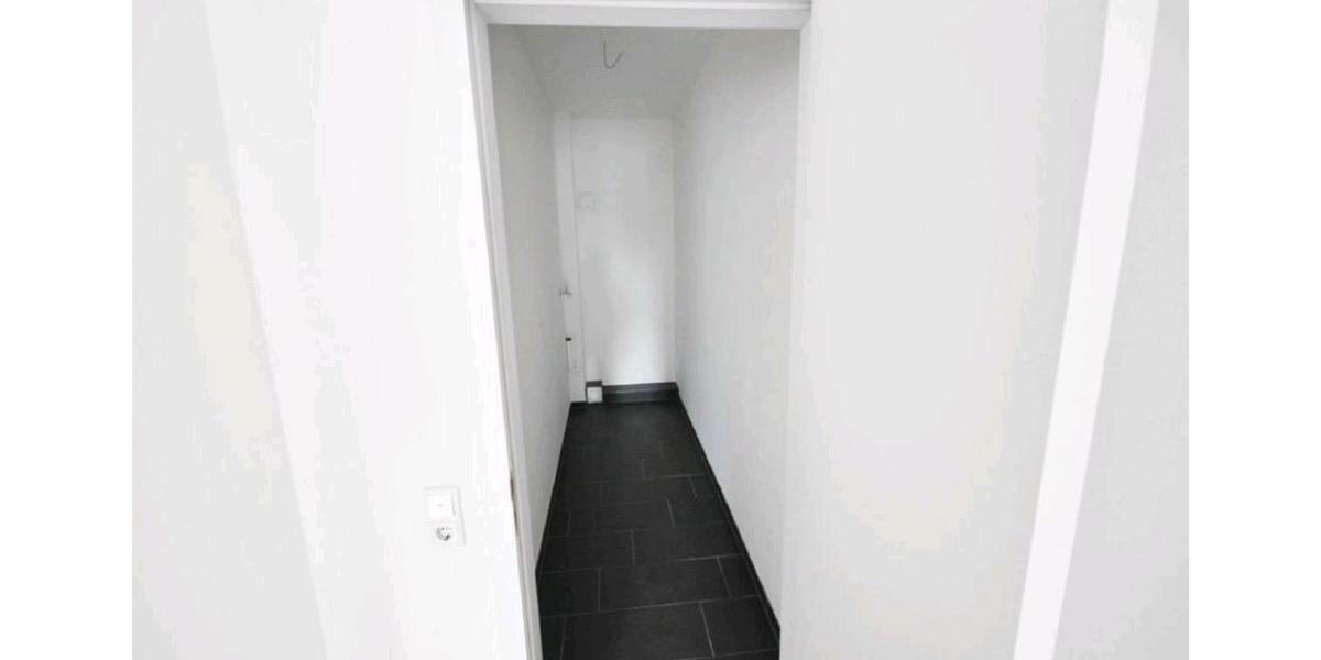 Etagenwohnung Lage - 4 Zimmer, 138 m&sup2;, 1.340&euro; | Angebot:26535346