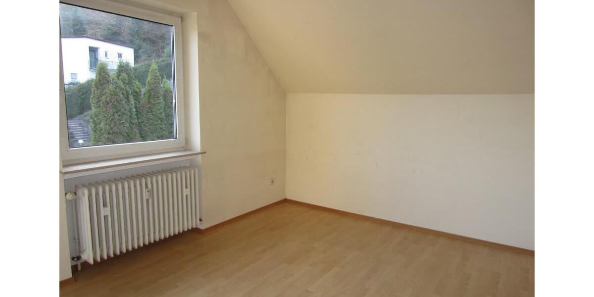 Dachgeschoßwohnung Bad Schwalbach - 3 Zimmer, 94 m&sup2;, 750&euro; | Angebot:25991168