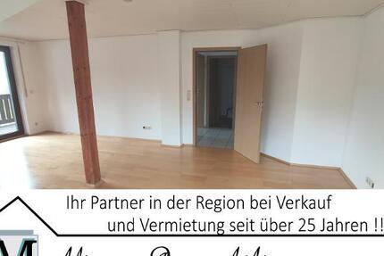 4 Zi. DG Wohnung mit 2 Balkonen, Gartenanteil und Garage