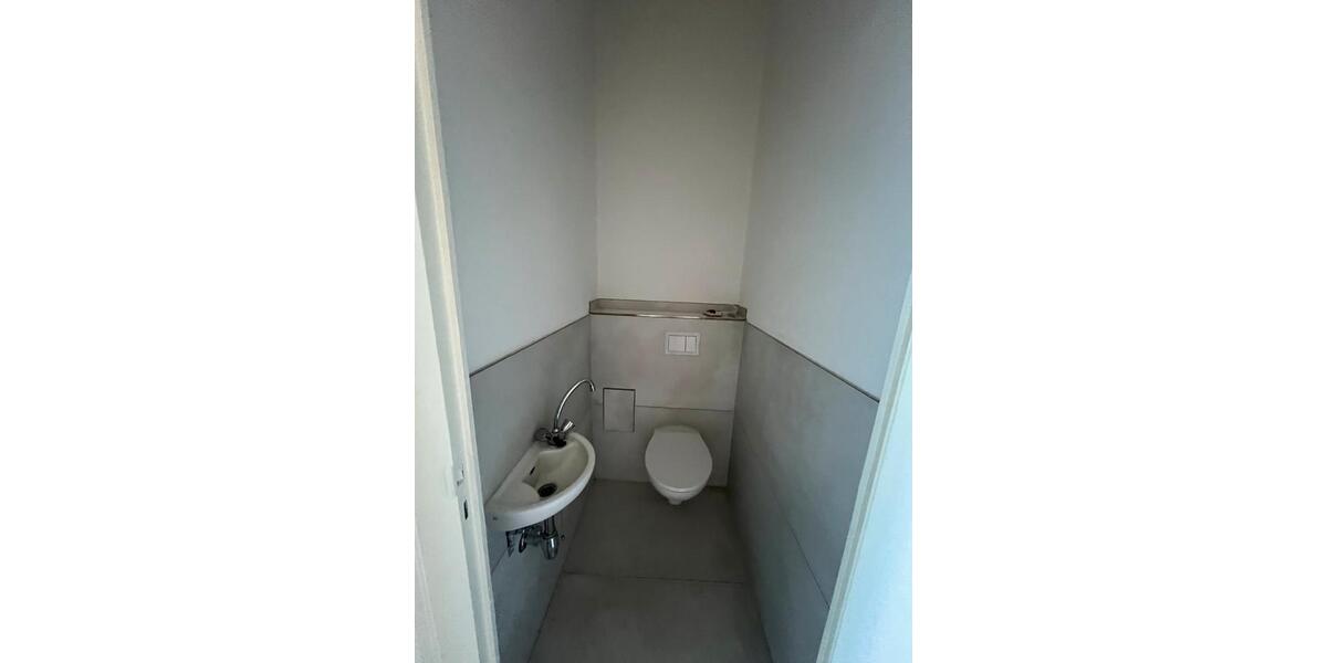 Etagenwohnung Güstrow - 4 Zimmer, 100 m&sup2;, 1.000&euro; | Angebot:25850147