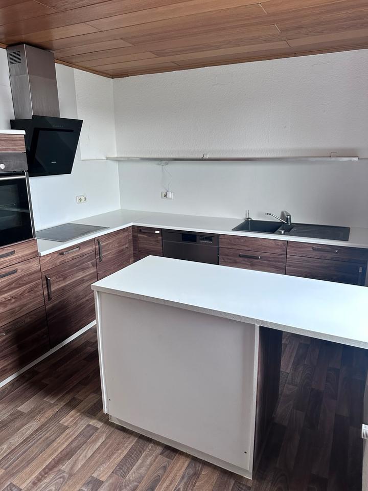 Helle 4-Zimmer-Wohnung mit Carport in gepflegtem Mehrfamilienhaus