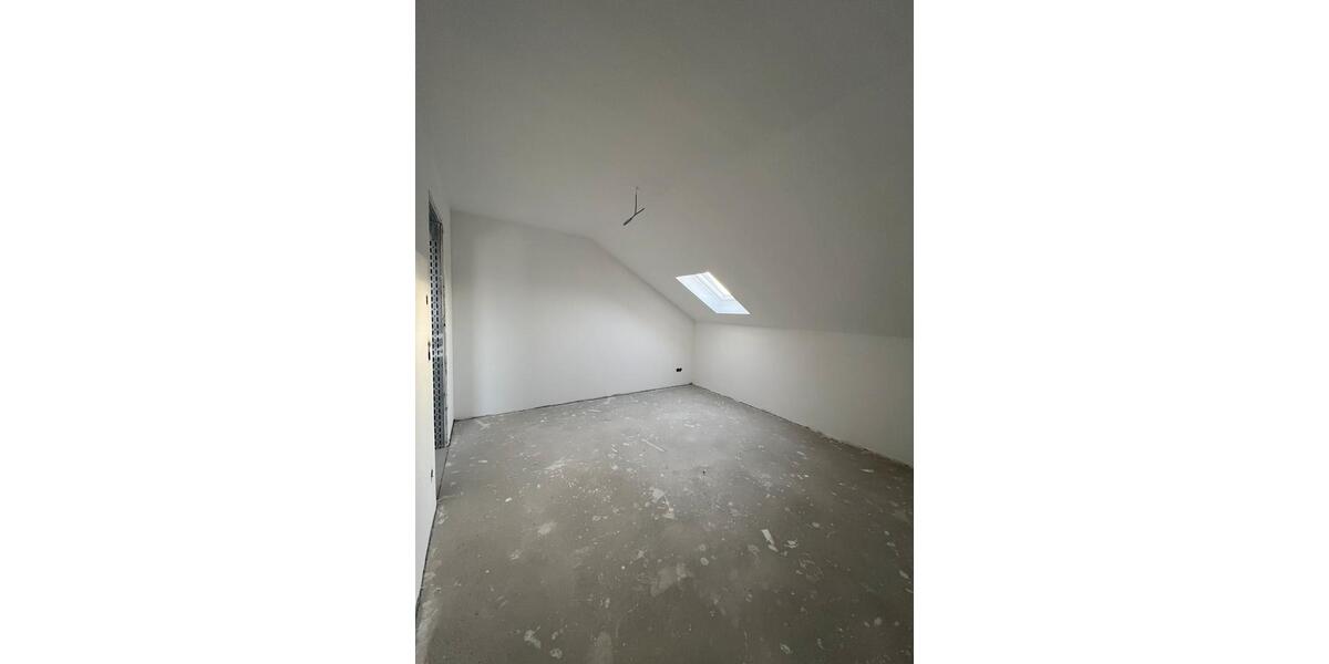 Ich biete eine Kernsanierte 3-Zimmerwohnung an zimmer