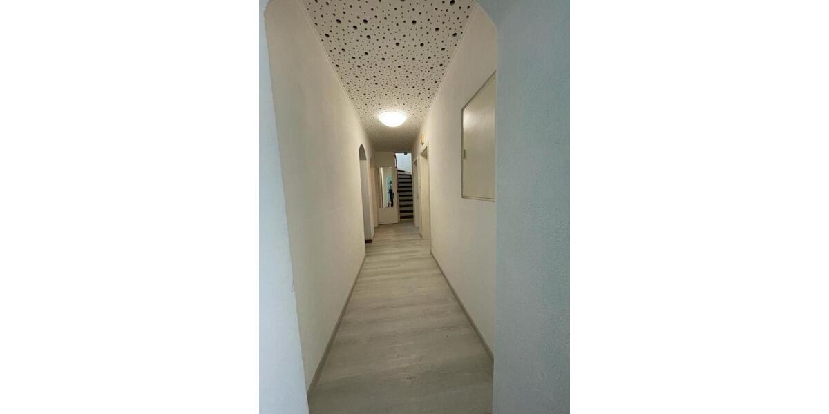 Wohnen auf Zeit Heinsberg - 8 Zimmer, 200 m&sup2;, 600&euro; | Angebot:17959626